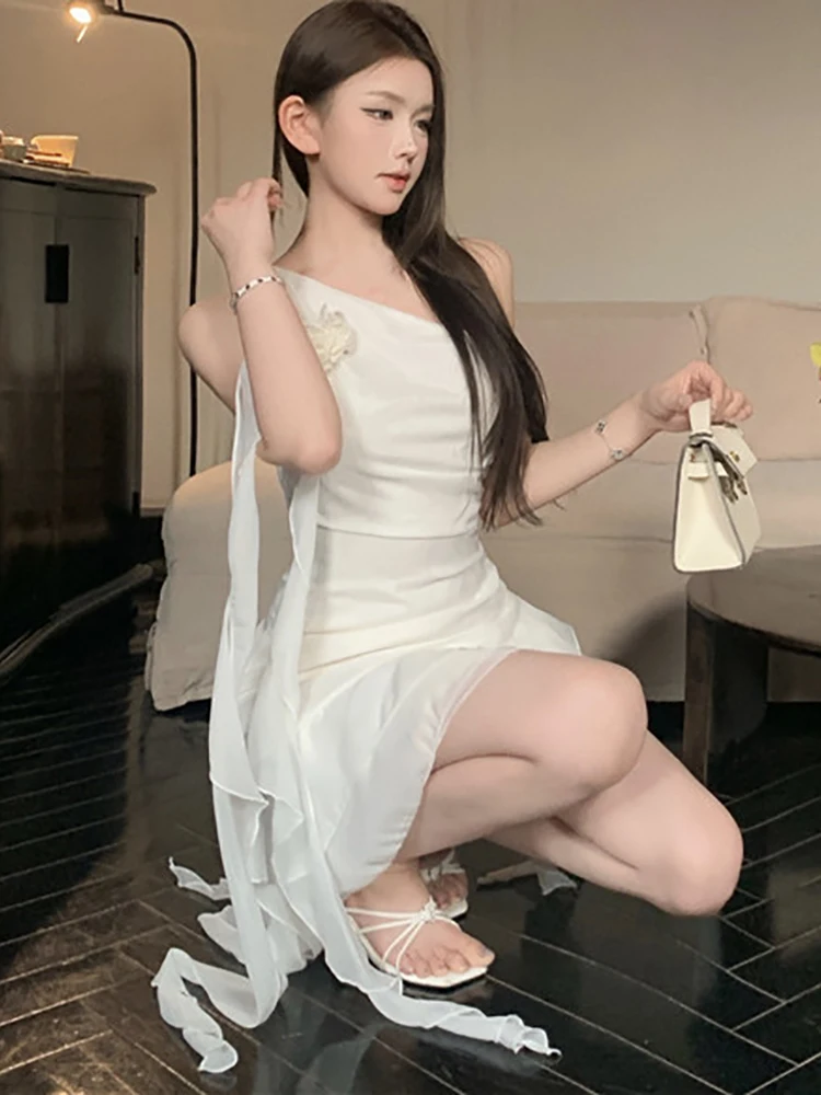 Mini vestido de chiffon branco para mulheres, elegante em camadas, ombro inclinado, vestido sexy de verão, bodycon coreano, vestidos de aniversário, novo, 2022