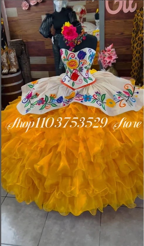 Gold Luxury Mexico Quinceanera Dresses 2025 Exquisite Floral Embroidered Lace 16 Sweetheart Corset Poncho vestidos de 15