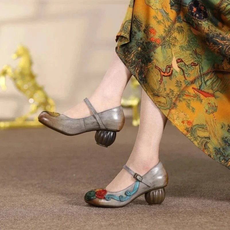 

2025 г. Женские туфли на высоком каблуке в стиле ретро с милыми цветами, без шнуровки на толстом каблуке, на мягкой подошве, весенне-осенние роскошные женские туфли-лодочки