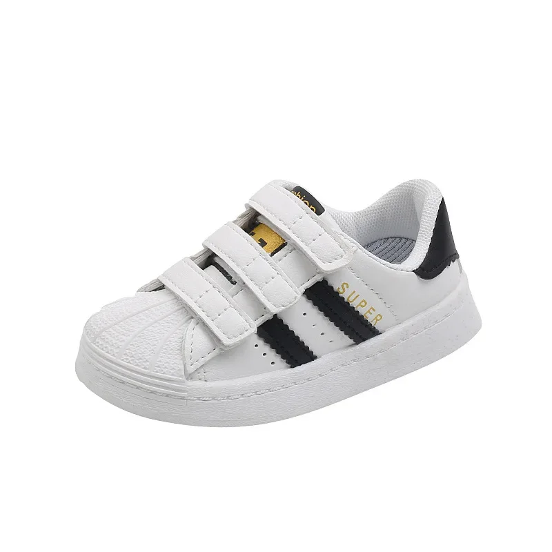 أحذية رياضية للأطفال للربيع والخريف موديلات الفصول الأربعة للأولاد والبنات أحذية كاجوال برأس صدفة أحذية بيضاء صغيرة