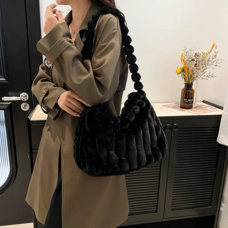 Bolso de mano plisado de gran capacidad para mujer, nueva tendencia de otoño e invierno, bolso de felpa a la moda, bolso de hombro para mujer 2024