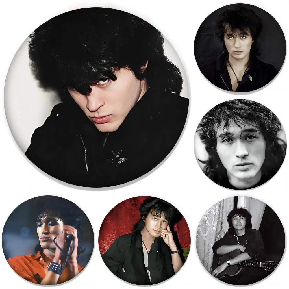 Sänger Viktor Tsoi Rundes Abzeichen Kreative Brosche Kleidung Rucksack Accessoires Anstecknadel