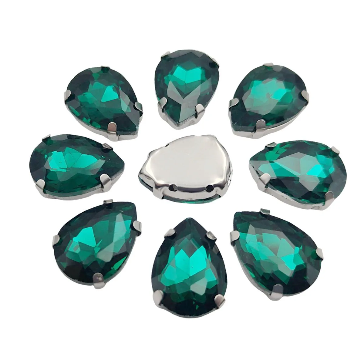 Tropfenförmige Glasrhinestones mit Krallenbefestigung, Strass-Diamanten mit silberner Metallbasis, Dekorationskristalle für Handarbeiten. – Detail 8