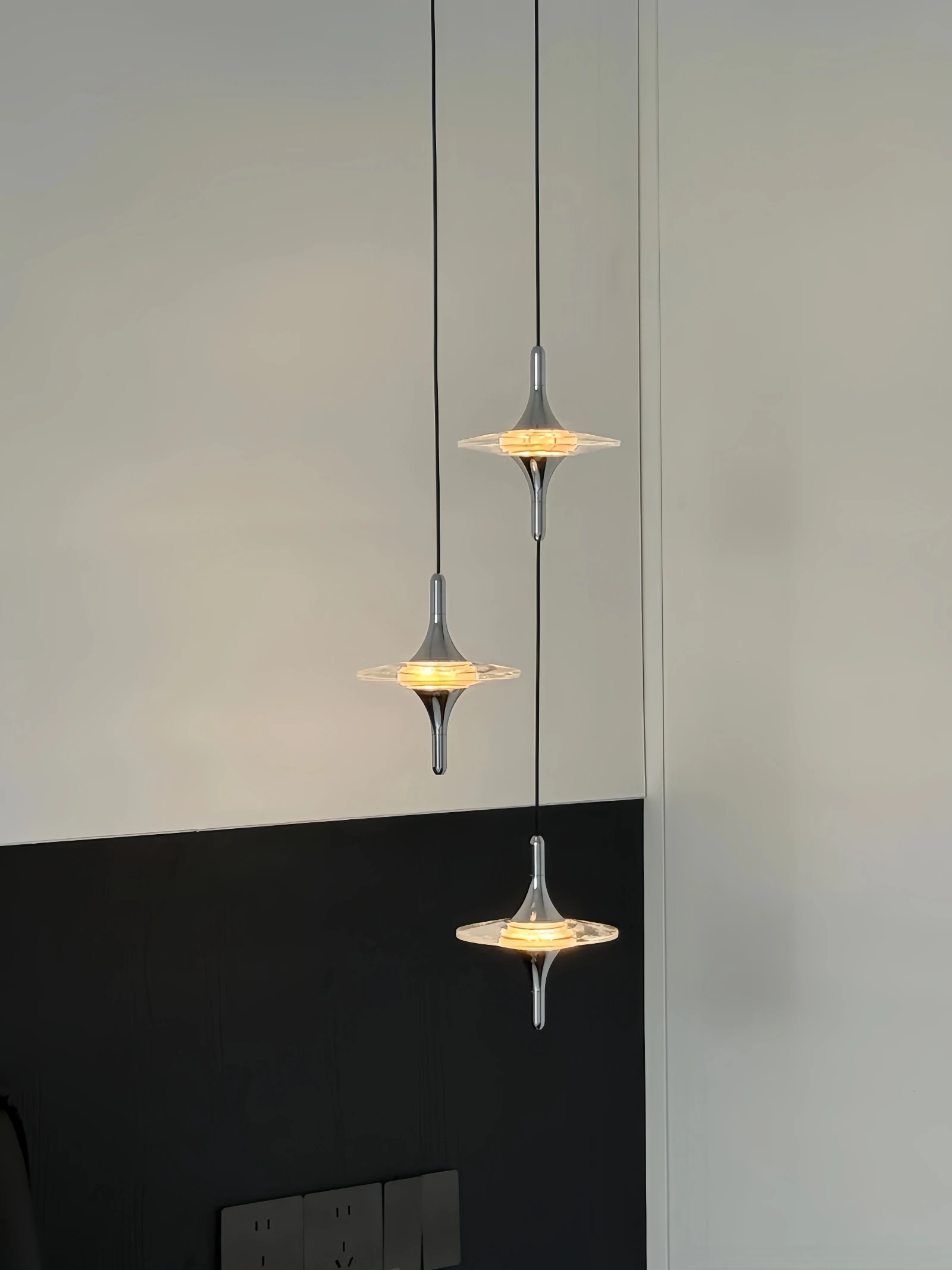 

2026 Скандинавский метеоритный дождь, светодиодная люстра, лестница, креативный хрустальный подвесной светильник, хромированная круглая прикроватная лампа, подвеска для столовой L