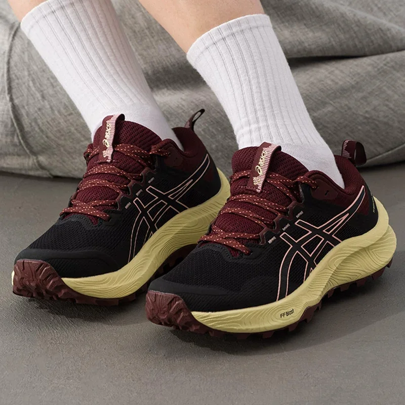 

Asics running shoes for women - off-road style. Breathable and comfortable casual sports shoes. 1012B925-001