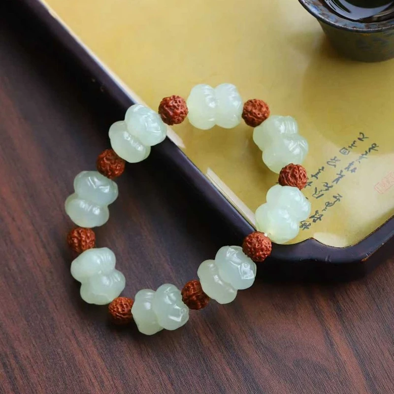 

Натуральный браслет из хотанского нефрита (цветной жадеит) старого образца из Цинхая