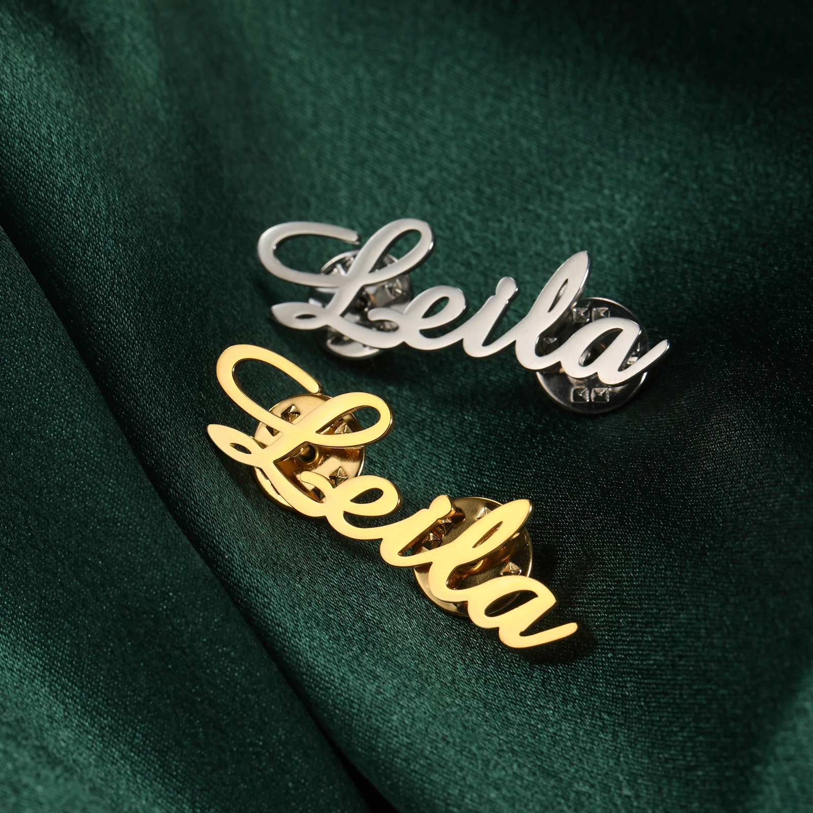 Skyrim Personalisierte Namensbrosche aus Edelstahl, Individuelles Namensschild, Trendiger Schmuck, Geschenk für Frauen und Männer – Detail 10