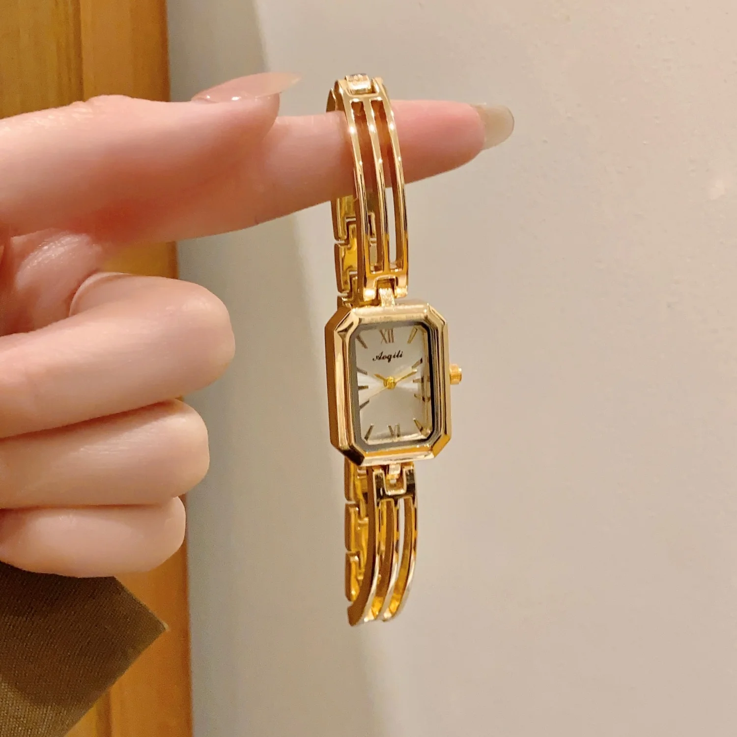 

Fashion Brand Golden Women's Quartz Watches Simple Rectangle Dial Ladies Wristwatches Clock Alloy Strap Female Watch Reloj