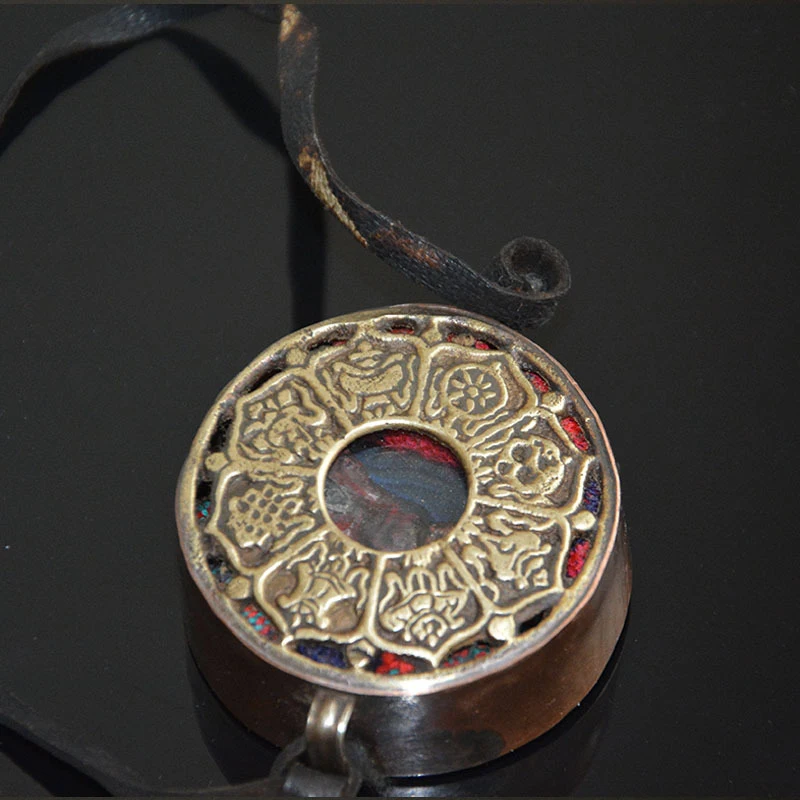 Tibetan-Style Gahu Auspicious Eight Treasures Round Hollowed-Out Buddhist Niche, Handmade Copper Pendant With Buddha Statue