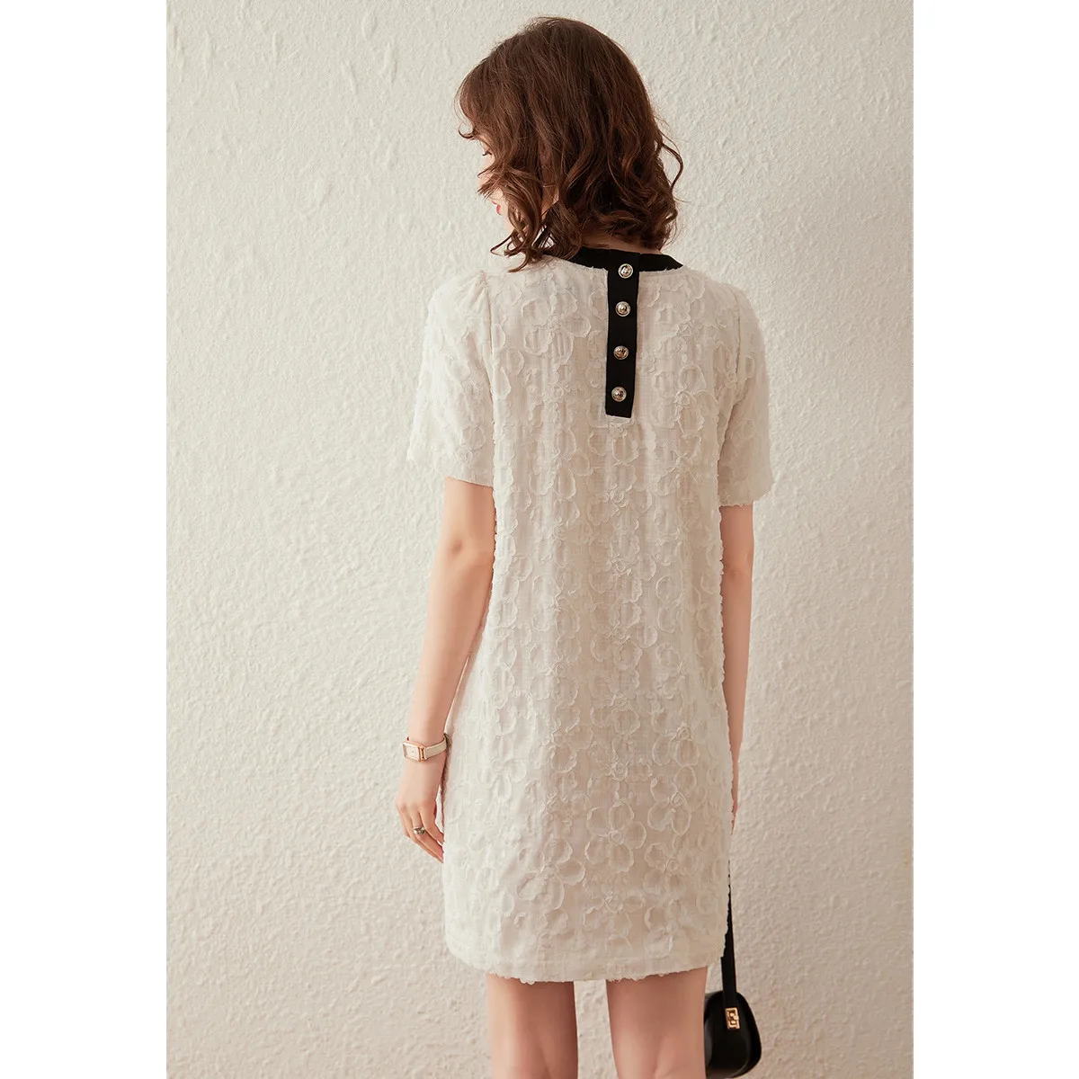 LOUIS YAO 2025 Summer Texture Flower Pattern Gonna a tubo dritto Girocollo Colore a contrasto Splicing Abito t-shirt per pendolari