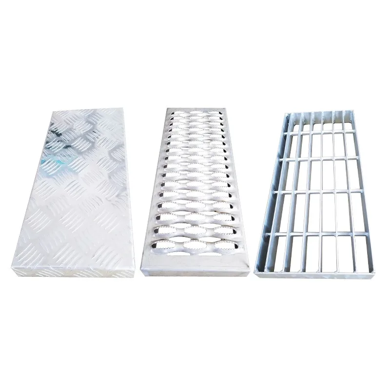 Mobile climbing ladder, three pedals