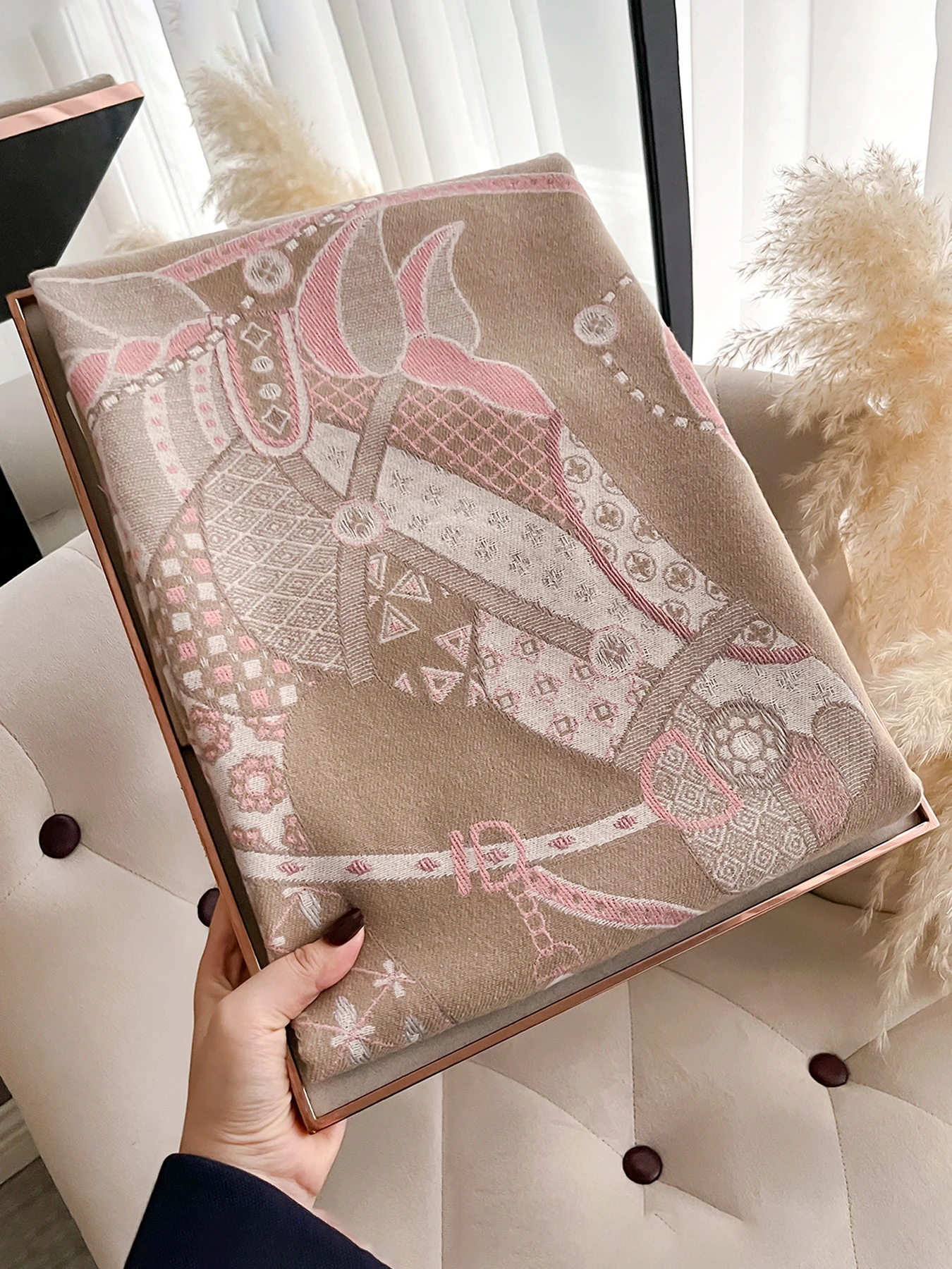 Eleganter Pashmina-Schal mit Pferdemuster für Damen, luxuriöser Kaschmir-Schal, dick, warm, Herbst- und Winterdecke, Stola, langes Design – Detail 10