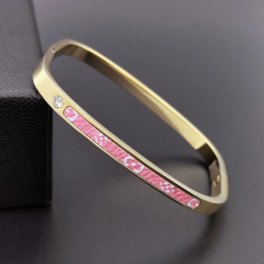 Fashion Romantic 2022 Gold Charm Bracelet and Happy Family Chain Brand Bracelet Pink Leather Pattern Made for Women's DIY Jewelr