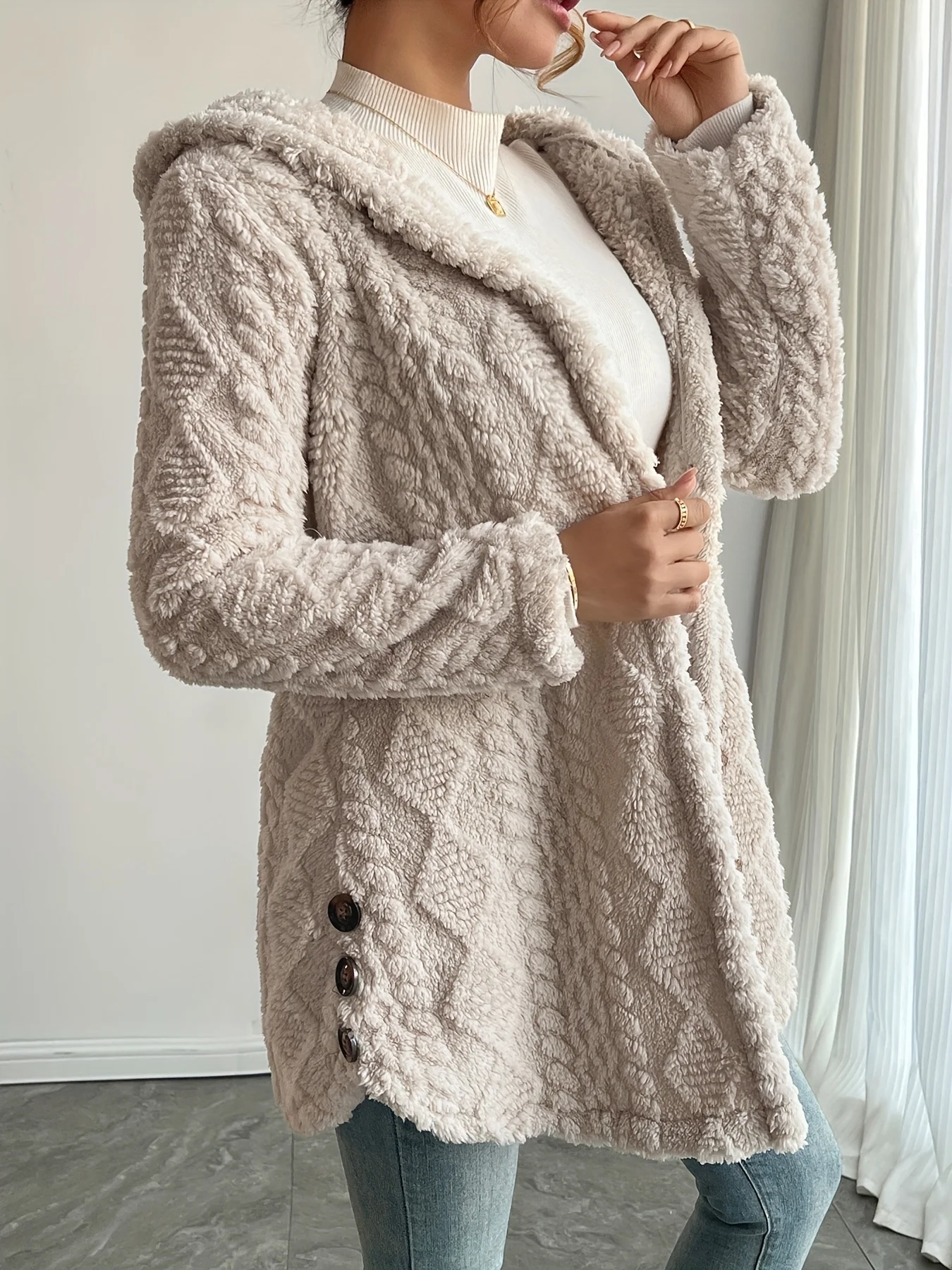 

The latest warm and fashionable jacquard plush hooded cardigan for autumn and winter 2024