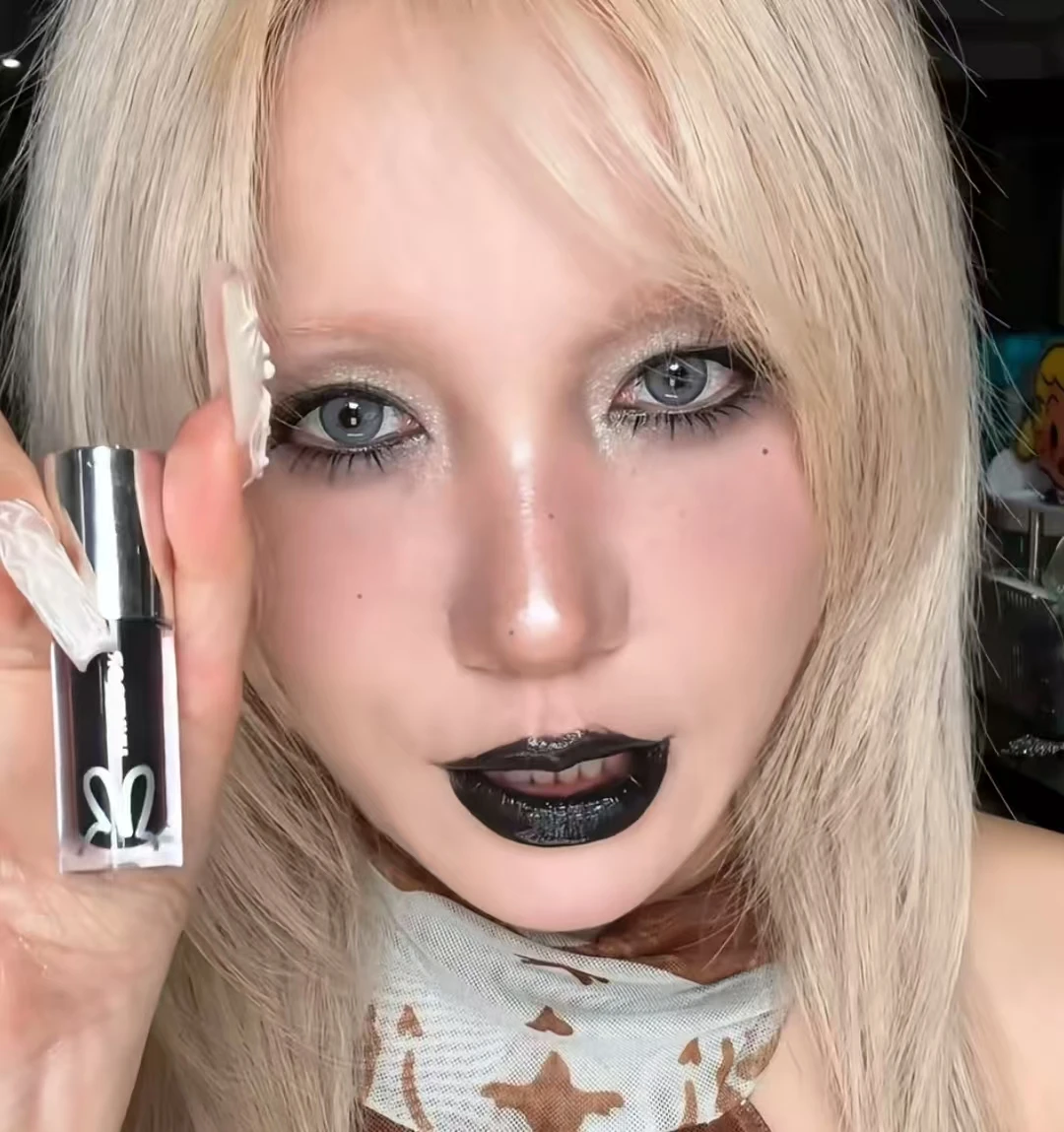 

HYNTOOR Gothic Pure Black Silver Mirror Moist Lip Gloss - Low Saturation Long-Lasting Halloween Makeup Fine Flash