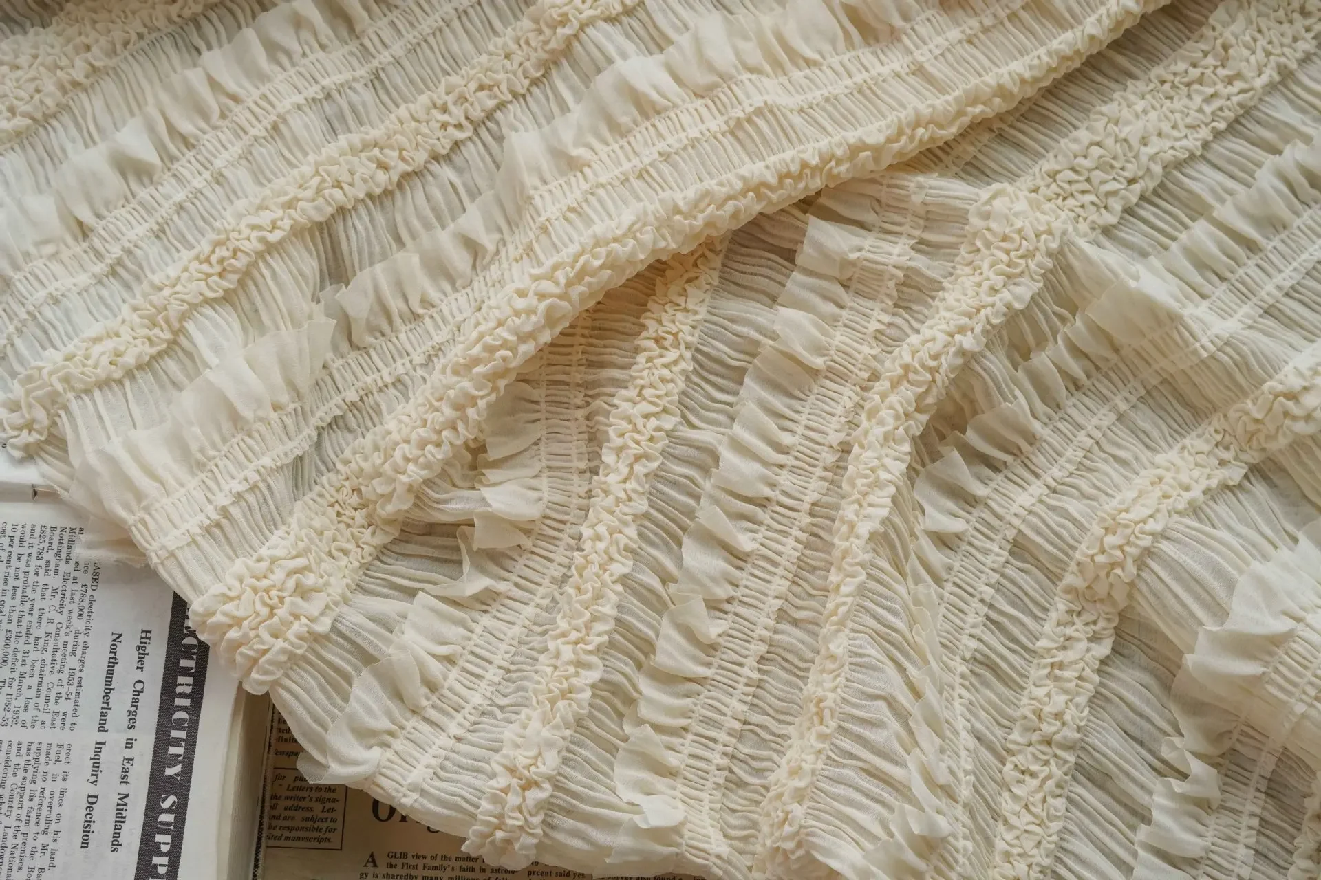 قماش شيفون جميل، قماش دانتيل مكشكش مرن بخطوط لامعة لفستان الزفاف، التنانير، البلوز، أزياء الرقص