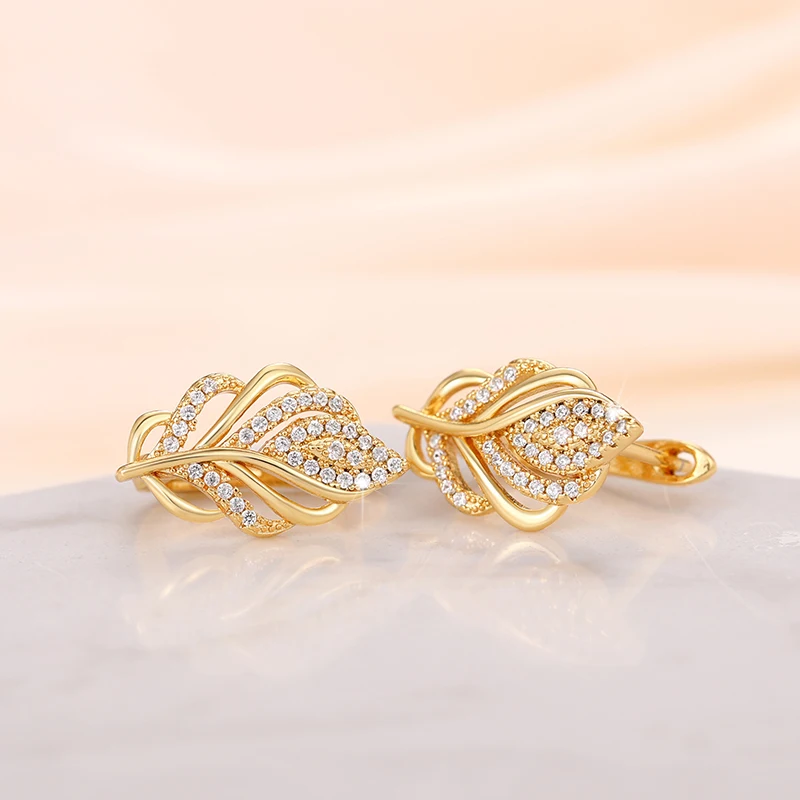 Huitan Temperament Women\'s Leaf Earrings Bling Bling CZ Stone Gold Color Luxury Elegant Female Wedding Earrings Trendy Jewelry