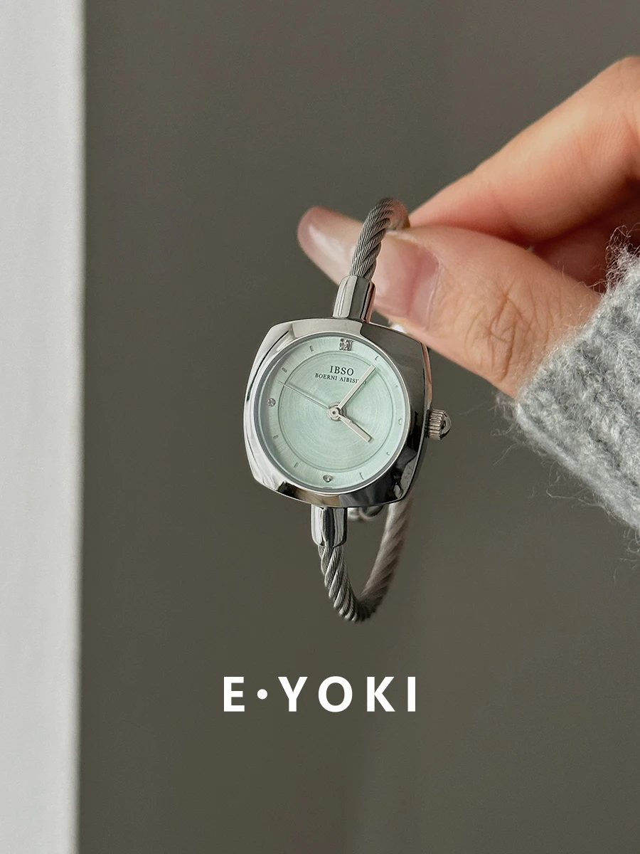 

New Stylish Quartz WristwatchSmall Dial BraceletSimple And Elegant Women'S Light Luxury HighEnd Quartz Watch,Women'S Accessory.