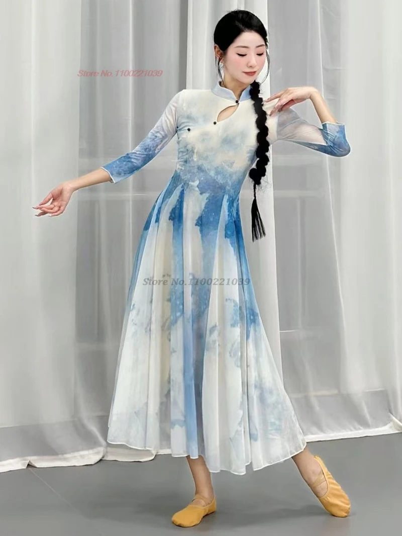 2025年中国民族舞踊衣装 花柄プリント メッシュ旗袍 チャイナドレス 伝統舞踊練習用 ステージパフォーマンス衣装