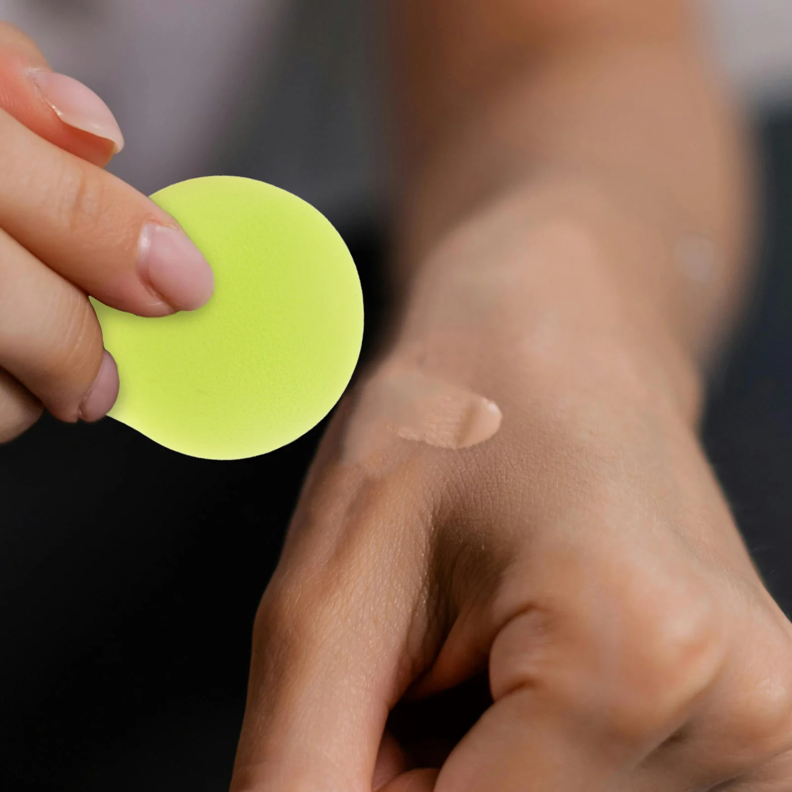 Zestaw 4 miękkich gąbek do makijażu w kształcie owoców, blender do nakładania na sucho i na mokro, aplikator do podkładu, korektora i pudru.