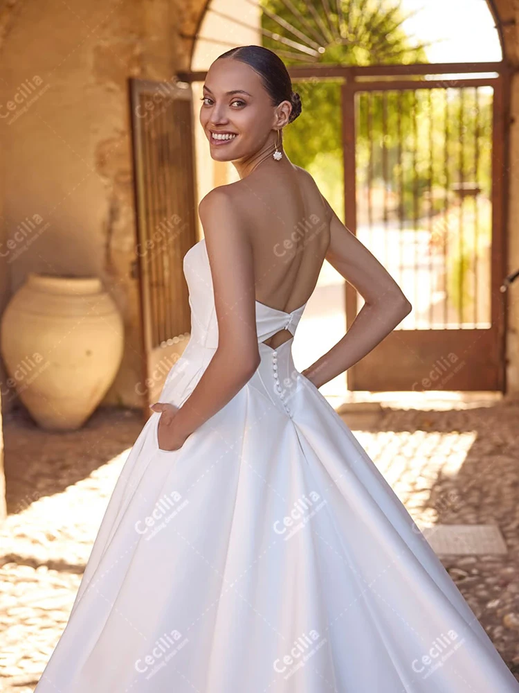 Abiti da sposa semplici Una linea Abiti da sposa in raso Abiti senza spalline senza schienale per la festa formale Abiti da sposa personalizzati 2025