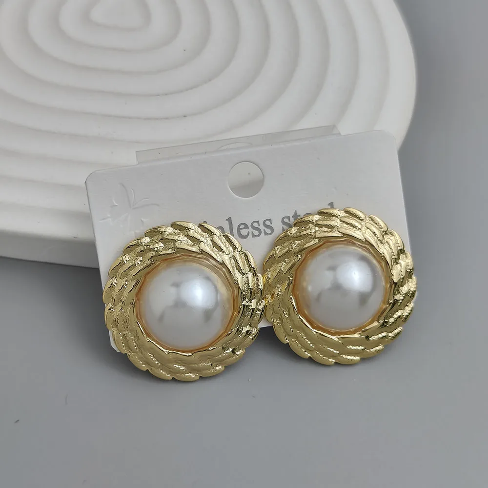 أقراط نسائية ساحرة من المعدن الثقيل بخمس أوراق من اللؤلؤ عيار 18 قيراط، مصنوعة من الفولاذ المقاوم للصدأ مقاومة للماء وغير باهتة، هدية لحفلات الزفاف #3