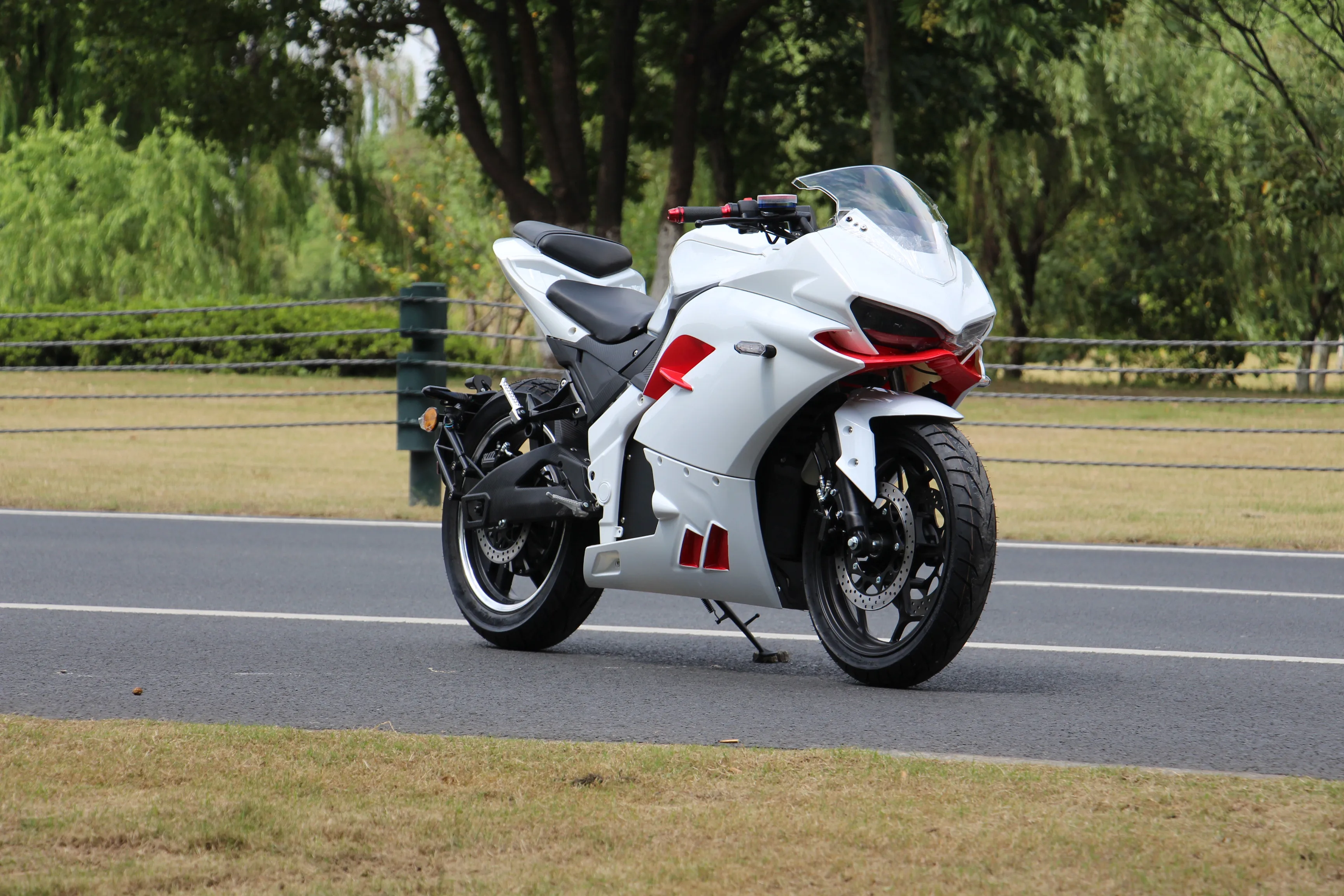 Calico Brand New 5000W 72V Electric Racing Motorcycle 60A Lithium Battery 120km Maximum Range 80km/h Speed
