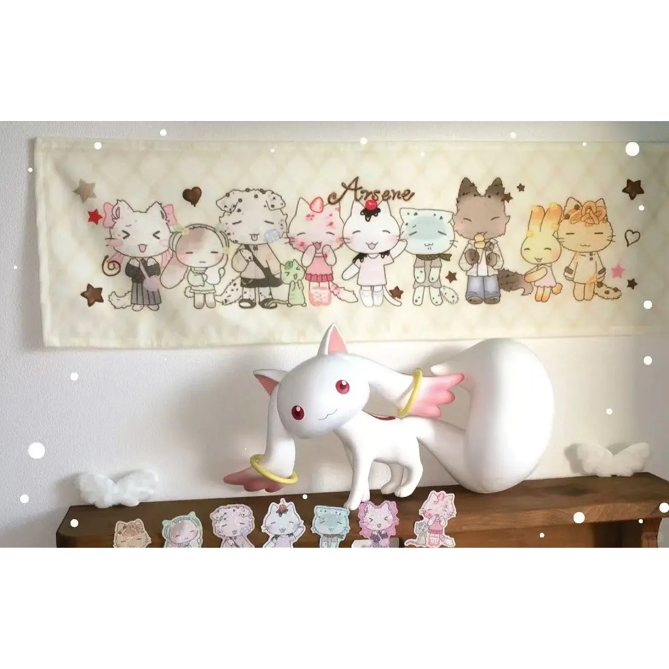 Clown Cat Tapestry, Cute Kawaii Cartoon Wall Hanging Background Cloth, Aesthetic Wall Decor for Bedroom Dorm Room Interior Decor