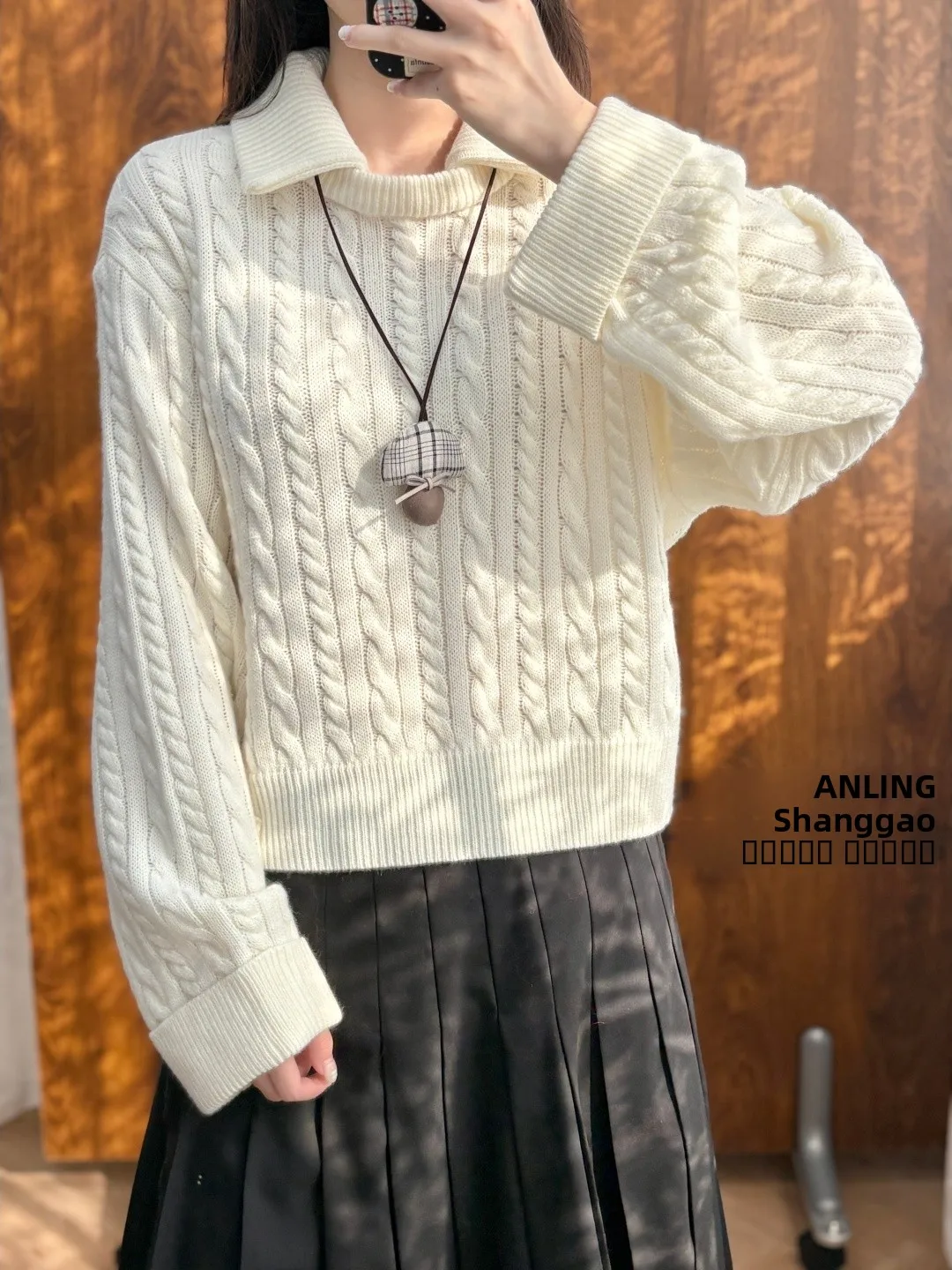 

Simple Faion Early Spring New Sle Beige Retro Twisted Knit Wool Blend Collared Casual Sweater Knittedwear for Women