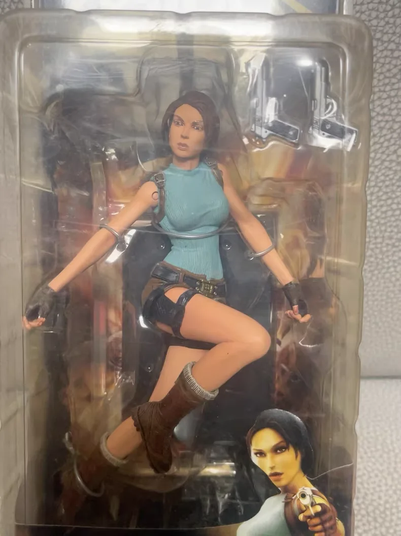 NECA ララ・クロフト（トゥームレイダー）アクションフィギュア - 新品未開封、希少で絶版の一点物コレクターズアイテム