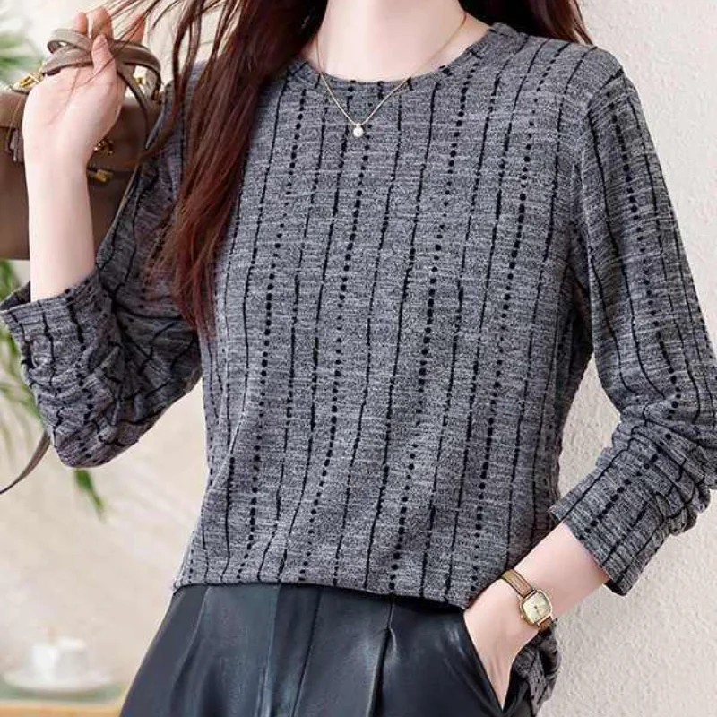 若者女性の Tシャツかわいい漫画学生秋冬女性服長袖エレガントな Tシャツ暖かいベースレイヤートップス新しい