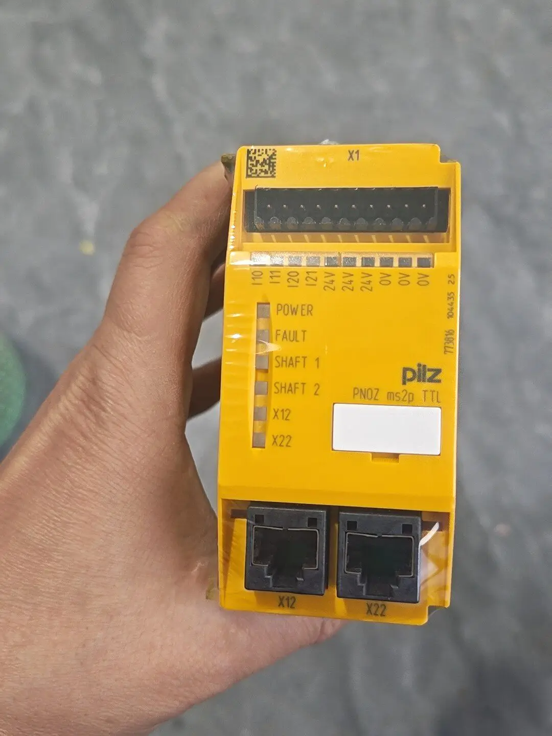 Pilz 773816 safety relay in Stock