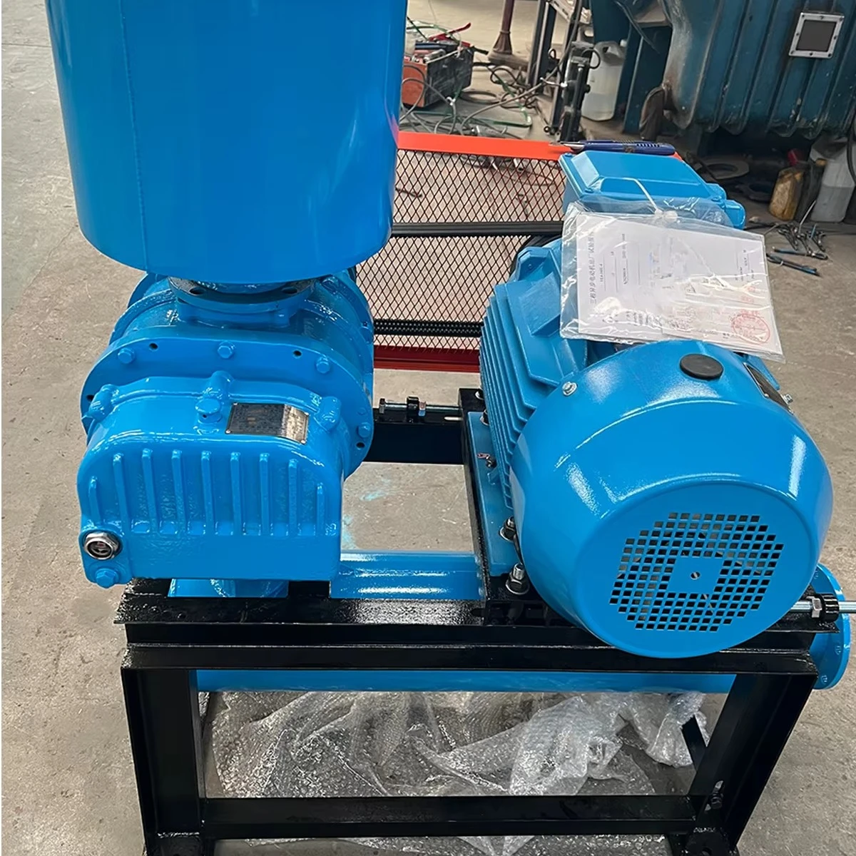 High-Power Electric Rotary Roots Air Blower for Particle Transportation Industrial 220V AC High Pressure view 3
