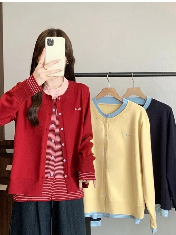 

Шикарный вязаный свитер оверсайз с длинными рукавами и круглым вырезом, имитирующий комплект из двух предметов, женский модный осенний дизайн с высокой талией и пуговицами