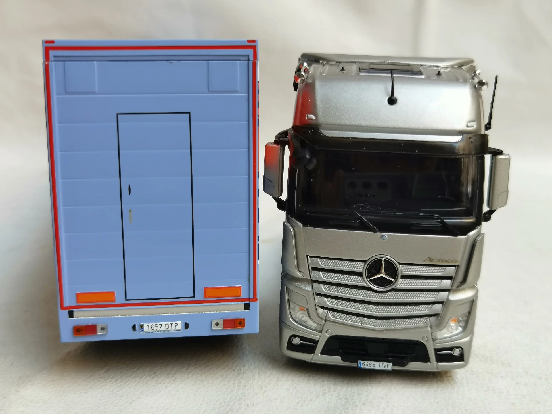 Reverse Installation of Horn IXO Flaws Diecast 1/43 Scale BENZ Truck ACTROS MP4 2019 Front Alloy Car Plastic Alloy Car Model