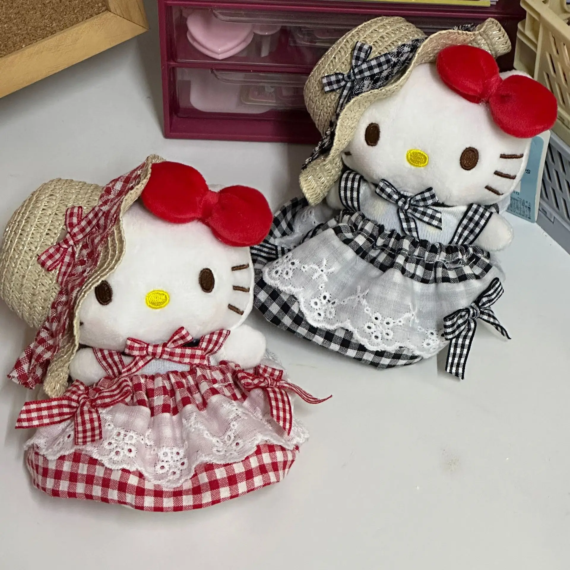 Hello Kitty วันหยุดสไตล์กระโปรงลายสก๊อตตุ๊กตาพวงกุญแจ PP Cotton Filled Kawaii กระเป๋าจี้สาวหวานหัวใจของขวัญ