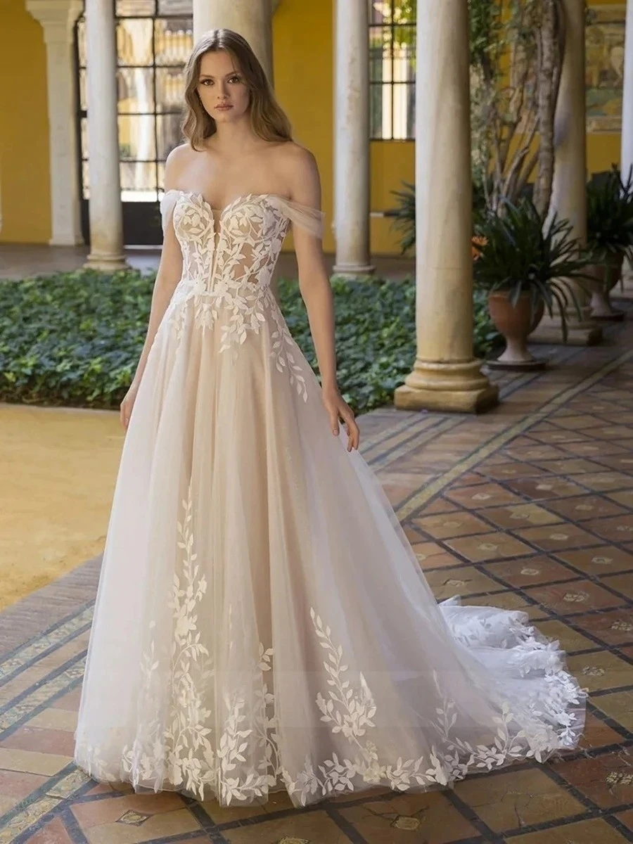 

Charming Lace Appliques Boho Wedding Dresses Sweetheart Neck Off Shoulder A-Line Beach Bridal Gowns Illusion Back Court Train