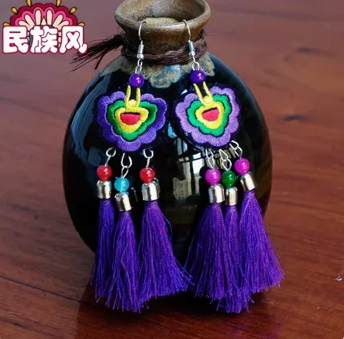 أنثى العرقية نمط التطريز الرجعية الأداء المرحلة شرابة الأقراط