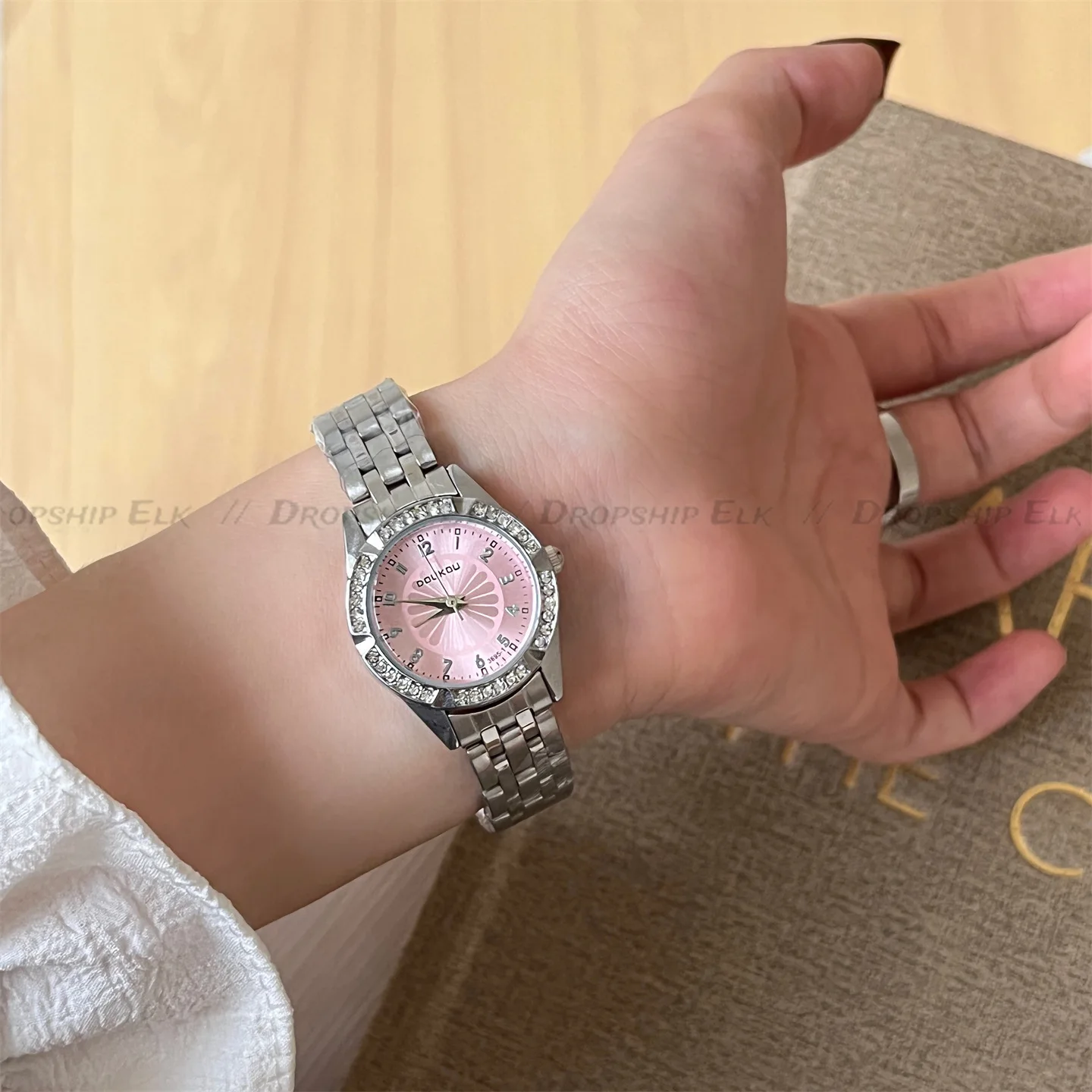 Reloj de cuarzo para mujer adornado con diamantes de imitación, artesanía exquisita de lujo, elegante aleación redonda para moda, informal y de negocios