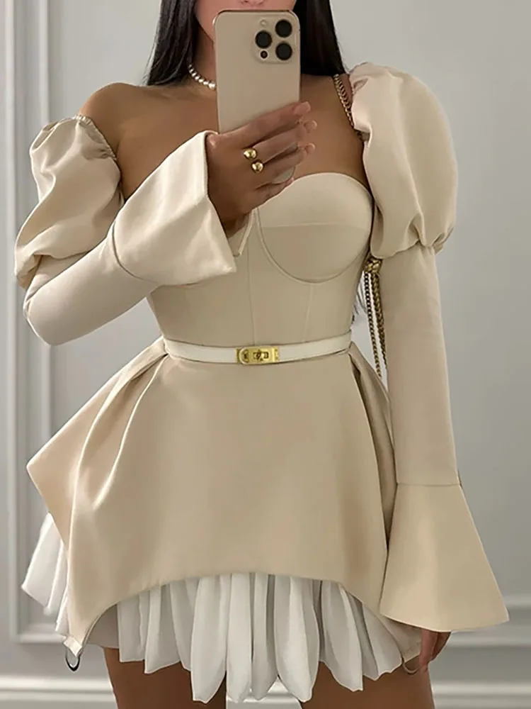 Sexy schulterfreies kurzes Kleid mit hoher Taille und Rüschen, modisches Puffärmel, schmales Minikleid, elegantes, gespleißtes, farbblockiertes Partykleid