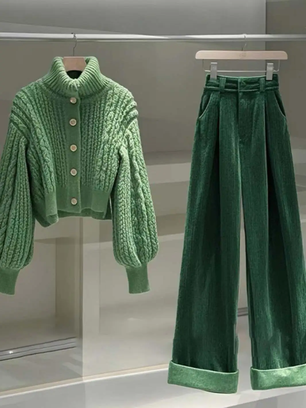 

Winter Fashion High-End Green Knitted Sweater Wide Leg Pants Set Women's Long Sleeve Stand Collar Two Piece Set Elegant Style