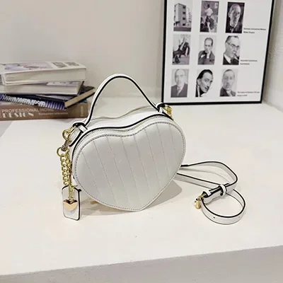 Bolso de hombro con logotipo clásico de moda europea y americana, bolso de Color antiguo en forma de corazón, marca de tendencia C, Otoño, 2024