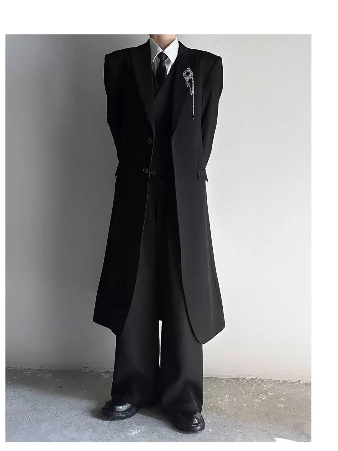 Eleganter Herren-Trenchcoat aus Seide, Übergrößen-Sommermantel mit Reflektoren und Aufdruck, Eltern-Cosplay-Mantel mit Chinesischen Epauletten, Weiß, für Urlaub und Angeln