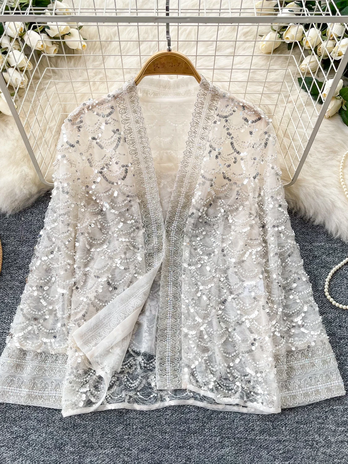 

Кардиган женский в корейском стиле с кружевом и вырезами, расшитый пайетками, с длинными рукавами, свободного кроя, универсальный, весенний, стройнящий топ