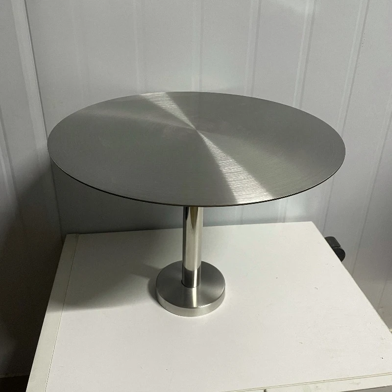 ensemble-de-canape-table-et-chaises-en-acier-inoxydable-de-style-industriel-pour-cafe-salon-de-the-zone-de-repos-et-de-negociation