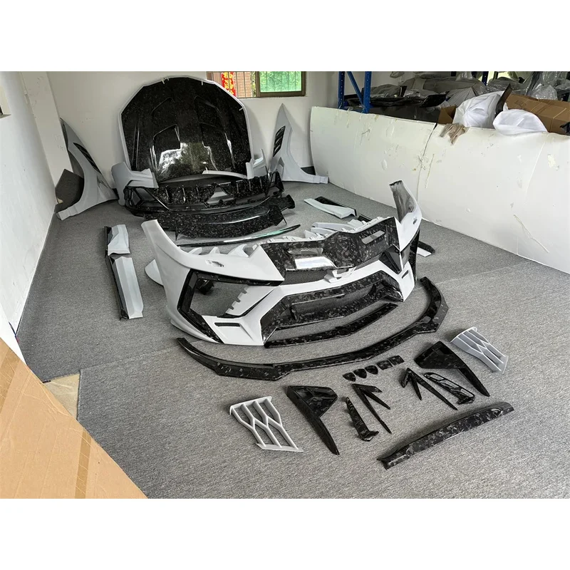 يحتوي قطع غيار السيارات لمجموعة هيكل URUS على غطاء ممتص الصدمات الأمامي والخلفي المحدث من ألياف الكربون المزورة بنمط MSY