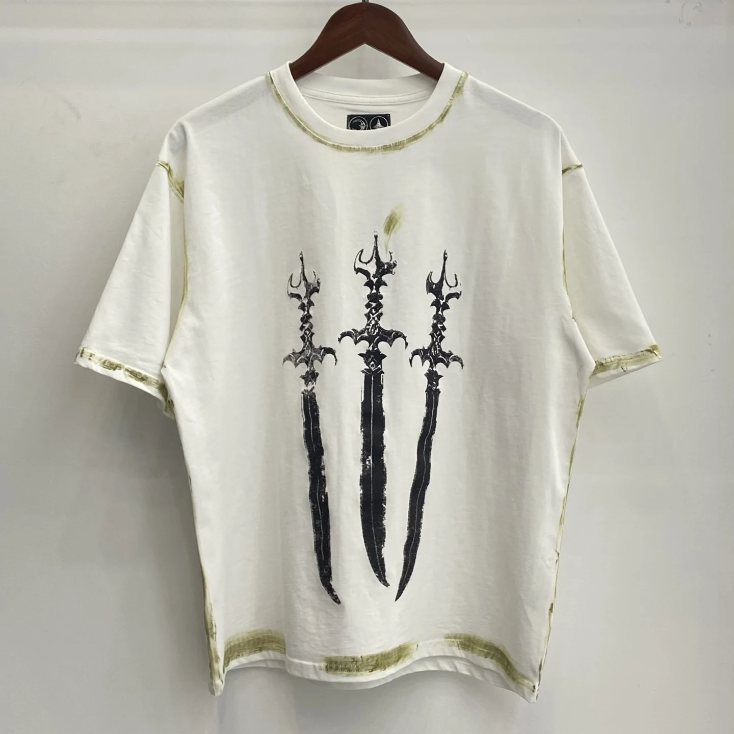 

2025ss High Street Thug Club Casual Cotton T-Shirts Creative Sword Print T-shirt Mens Clothing Women's Clothes