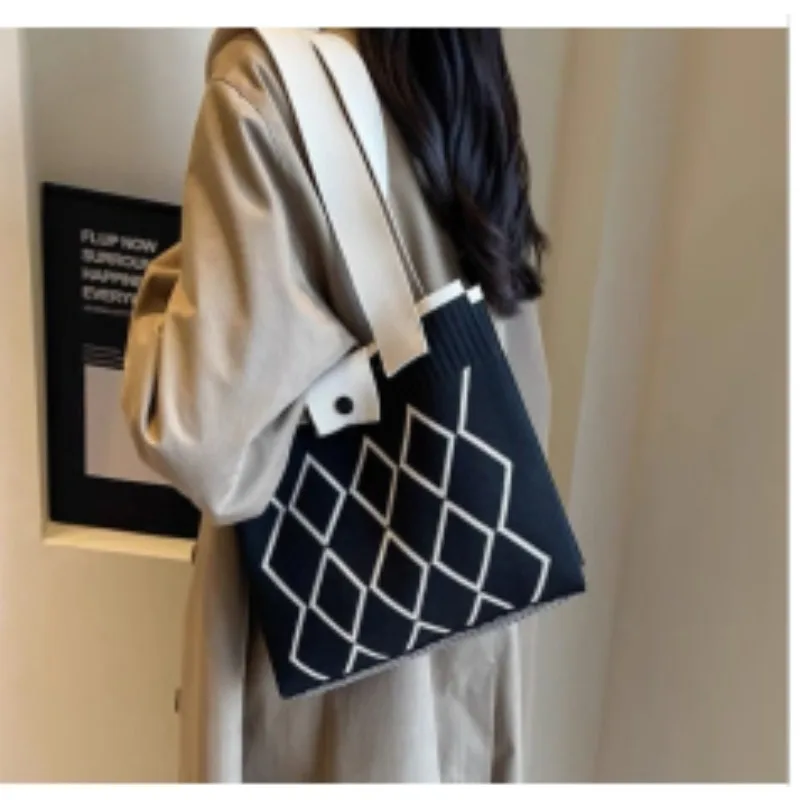 

2025 summer casual commuting small square bag luxury sense niche simple shoulder bag crossbody bag