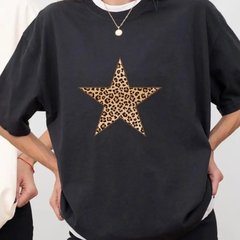 

Leopard Print Star Graphic T-shirt, Cute Animal Pattern Unisex Tee, Trendy Casual Top, Aesthetic Autumn Streetwear Gift