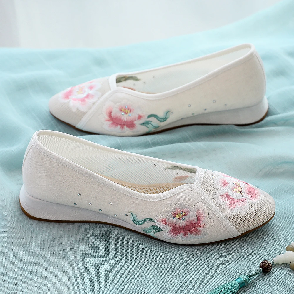 Veowalk Comfortable Cotton Fabric Women Slip on Pointed Toe Flat Shoes Chinese Embroidered Shoes White Pink Green Ballerinas